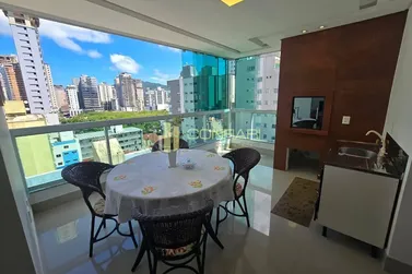 Apartamento &agrave; venda - 130m&sup2; - Meia Praia