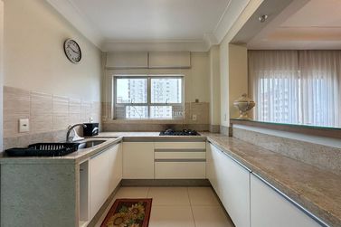 Apartamento &agrave; venda - 120m&sup2; - Centro