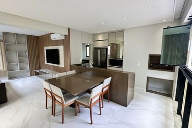 Apartamento &agrave; venda - 95m&sup2; - Meia Praia
