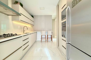 Apartamento &agrave; venda - 180m&sup2; - Meia Praia
