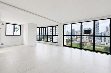 Apartamento &agrave; venda - 127m&sup2; - Meia Praia