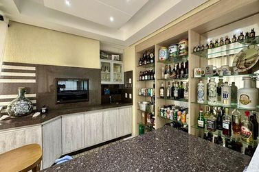 Apartamento &agrave; venda - 300m&sup2; - Meia Praia