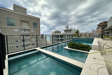 Apartamento &agrave; venda - 70m&sup2; - Meia Praia