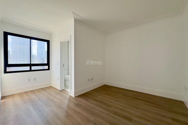Apartamento &agrave; venda - 180m&sup2; - Meia Praia