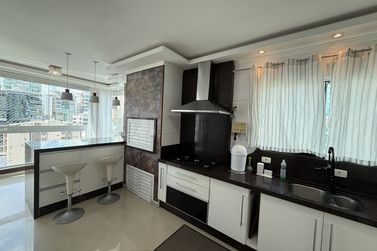 Apartamento &agrave; venda - 120m&sup2; - Meia Praia