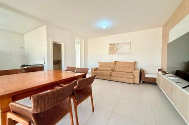 Apartamento &agrave; venda - 136m&sup2; - Meia Praia