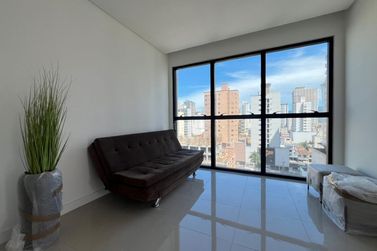 Apartamento &agrave; venda - 106m&sup2; - Meia Praia