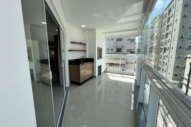 Apartamento &agrave; venda - 135m&sup2; - Meia Praia