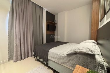 Apartamento &agrave; venda - 130m&sup2; - Meia Praia