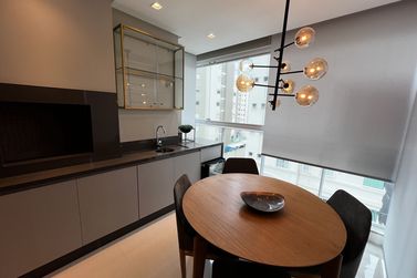 Apartamento &agrave; venda - 148m&sup2; - Meia Praia