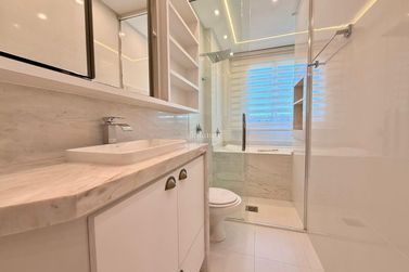 Apartamento &agrave; venda - 135m&sup2; - Meia Praia