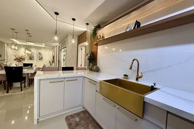 Apartamento &agrave; venda - 171m&sup2; - Meia Praia