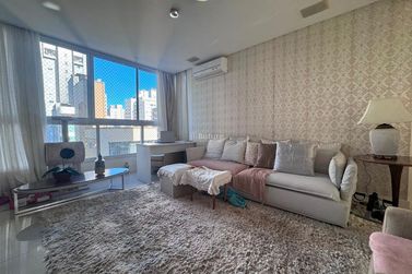 Apartamento &agrave; venda - 192m&sup2; - Centro