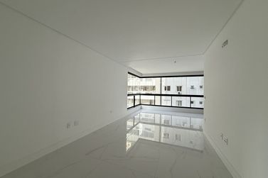Apartamento &agrave; venda - 206m&sup2; - Meia Praia
