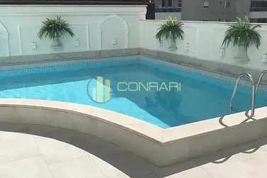 Apartamento &agrave; venda - 135m&sup2; - Meia Praia
