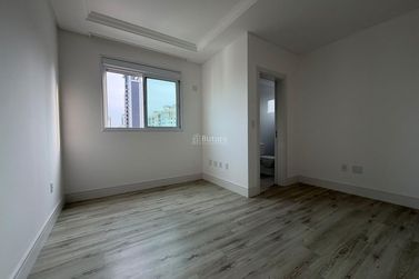 Apartamento &agrave; venda - 125m&sup2; - Meia Praia