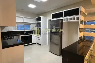 Apartamento &agrave; venda - 170m&sup2; - Meia Praia