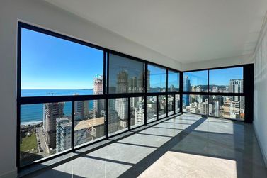 Apartamento &agrave; venda - 198m&sup2; - Meia Praia