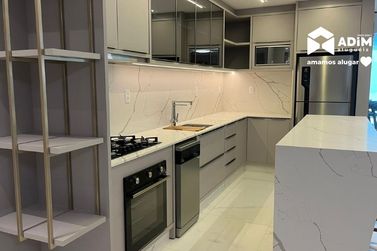 Apartamento para alugar - 160m&sup2; - Meia Praia