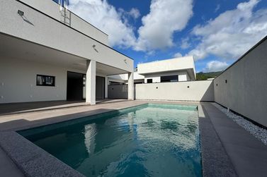 Casa &agrave; venda - 265m&sup2; - Santa Regina