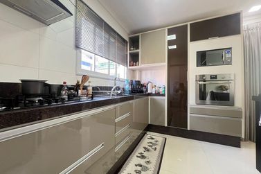 Apartamento &agrave; venda - 171m&sup2; - Meia Praia
