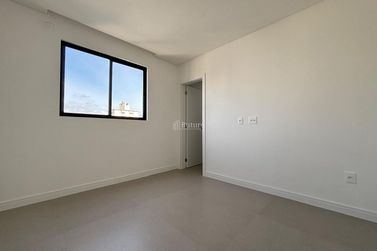Apartamento &agrave; venda - 130m&sup2; - Meia Praia