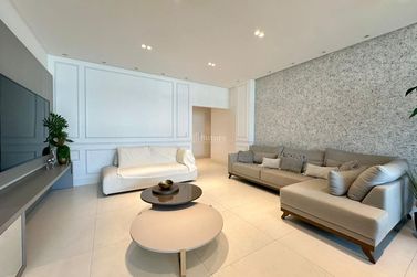 Apartamento &agrave; venda - 190m&sup2; - Meia Praia