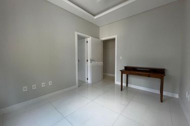Apartamento &agrave; venda - 228m&sup2; - Meia Praia