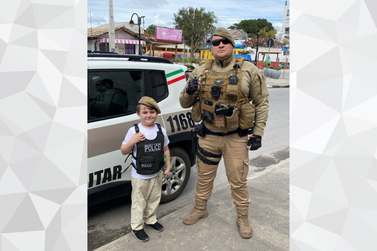 Garoto f&atilde; da PM realiza sonho de tirar foto com policial em Itapo&aacute;