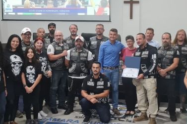 C&acirc;mara de Itapo&aacute; homenageia Insanos Motoclube com mo&ccedil;&atilde;o de aplausos