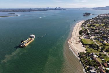 Draga volta a Itapo&aacute; e obras de alargamento da praia s&atilde;o retomadas