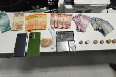 Homem &eacute; preso por tr&aacute;fico de drogas durante ronda de madrugada em Itapo&aacute;
