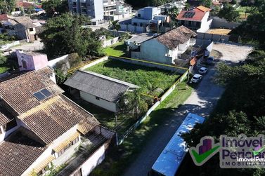 Terreno &agrave; venda - 360m&sup2; - Centro