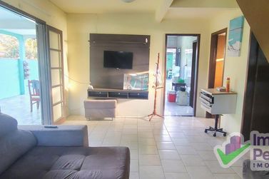 Sobrado para alugar - 216m&sup2; - Barra do Sa&iacute;