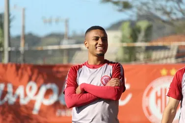 O "Príncipe do Futsal" Leozinho faz transição para o futebol de campo no Ituano