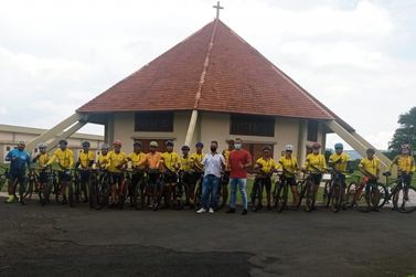 Jacarezinho recebe ciclistas da expedição pela Rota do Rosário