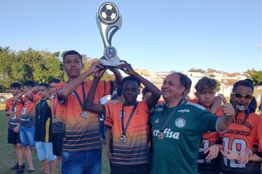 Escola Imaculada Conceição conquista campeonato Piá Bom de Bola (12 a 14 anos)