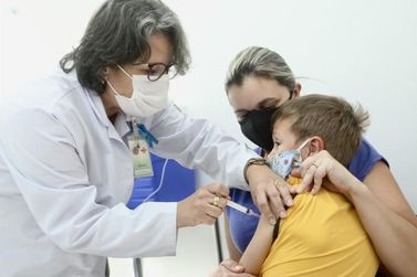 Vacina contra Covid passa a fazer parte do calendário vacinal da criança em 2024