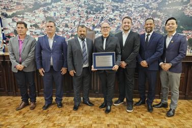 Abel Cabeleireiro recebe título de Cidadão Benemérito de Jacarezinho
