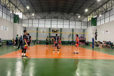 Voleibol de Jacarezinho precisa ganhar de 2x0 pra chegar &agrave;s semi-finais