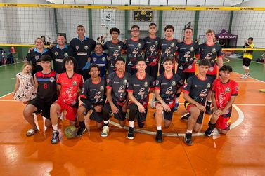 Voleibol de Jacarezinho vence na estreia dos Jogos da Juventude do Paran&aacute;