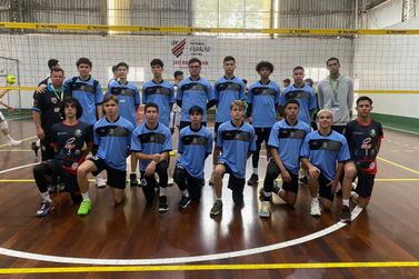 Jacarezinho retoma projeto de v&ocirc;lei e conquista t&iacute;tulos em n&iacute;vel estadual