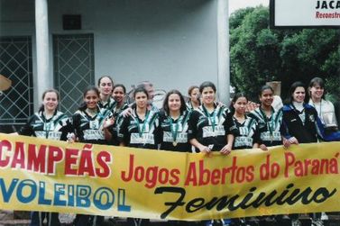 Voleibol feminino de Jacarezinho brilhou nos Jogos Abertos de 1999