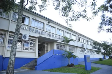 ​Jacarezinho sedia semin&aacute;rio de Letras que discute ensino e diversidade