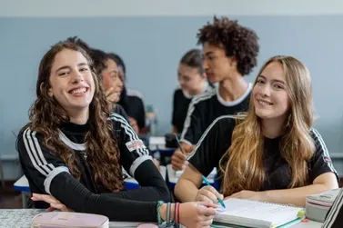 ​Enem 2025 come&ccedil;a domingo e mobiliza mais de 195 mil estudantes no Paran&aacute;