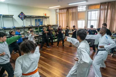 ​Ensino integral avan&ccedil;a no Paran&aacute; com disciplinas eletivas e cinco refei&ccedil;&otilde;es di&aacute;rias