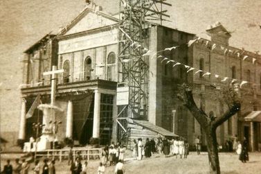 Registro fotogr&aacute;fico de 1952 destaca o in&iacute;cio das obras da Catedral de Jacarezinho