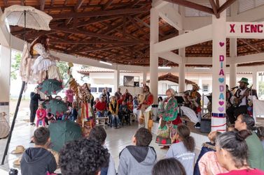 ​XXI EnCena leva espet&aacute;culos de teatro para escolas municipais de Jacarezinho