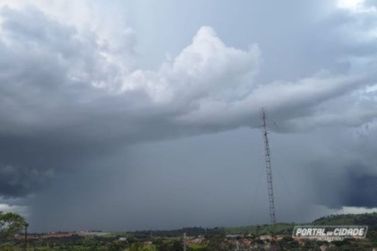 ​Dia dos Namorados tem chuva em Jacarezinho; tempo firma apenas no s&aacute;bado