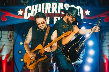 ​Fernando e Sorocaba trazem o festival gastron&ocirc;mico Churrasco On Fire para Maring&aacute;